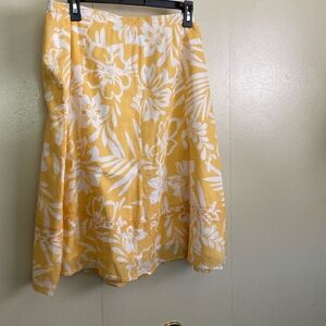 Chicos, Woman's lined Skirt, Sz 3 (sz 14) yellow, and white